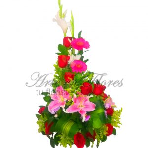 Ramo con lirio y rosas