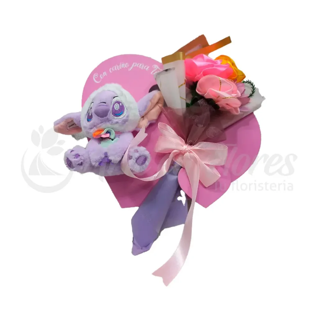 Bouquet con Corazón y Detalles Rosados